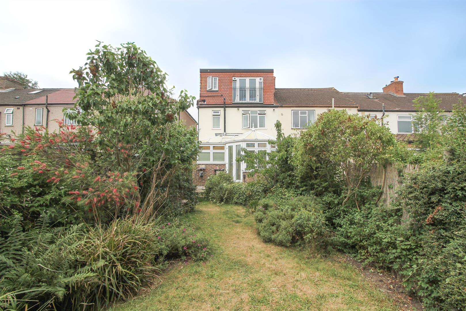 4 bed property in Dale Park Avenue, Carshalton
